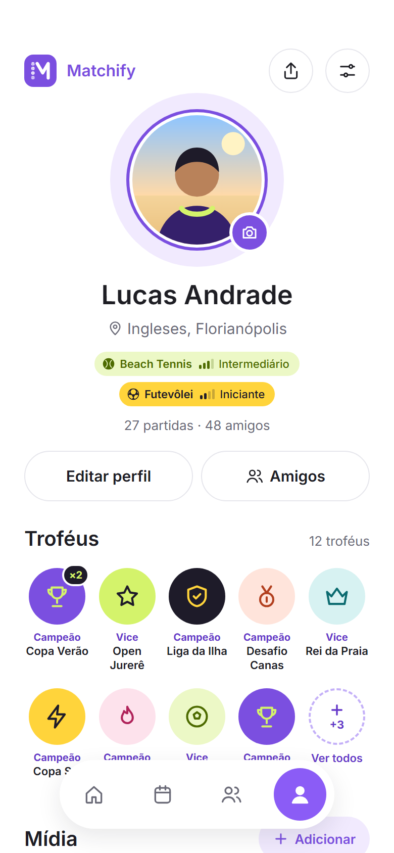 Tela do app com o perfil de um jogador: avatar, esportes com nível, partidas e amigos e os troféus de campeão e vice