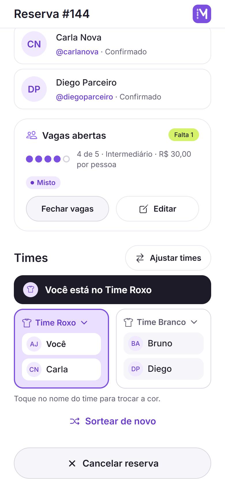 Tela do app com uma reserva, as vagas abertas e os pedidos para entrar no jogo