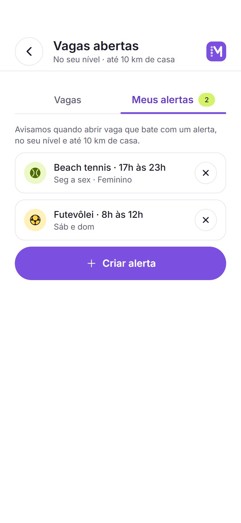 Tela Vagas abertas do app na aba Meus alertas: dois alertas, beach tennis de segunda a sexta das 17h às 23h no feminino e futevôlei no fim de semana das 8h às 12h, e o botão Criar alerta